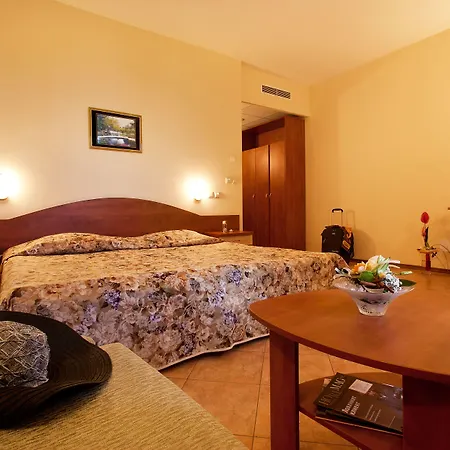 Ljuljak ゴールデンサンド