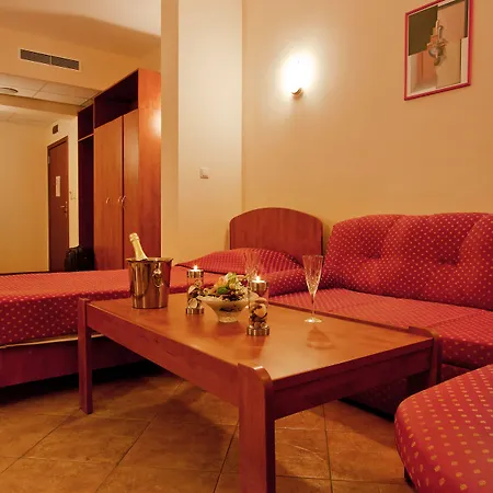 ホテル Ljuljak 3*