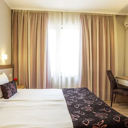 Ljuljak ゴールデンサンド