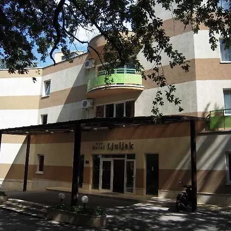 Ljuljak ホテル 3*